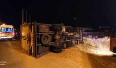 واژگونی خودروی کامیون در کمربندی بهشهر