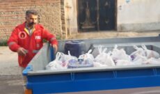 اهدای تعدادی بسته معیشتی در ماه مبارک توسط پرسنل آتشنشانی بهشهر به نیازمندان