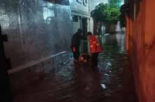 حضور فعال آتش نشانان بهشهر در بارندگی شدید وآبگرفتگی سطح شهر